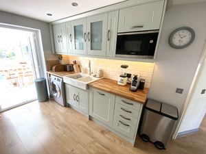 Kitchen- click for photo gallery